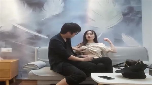 性感外围妹约炮实录，纹身辣妹火辣服务让人欲罢不能